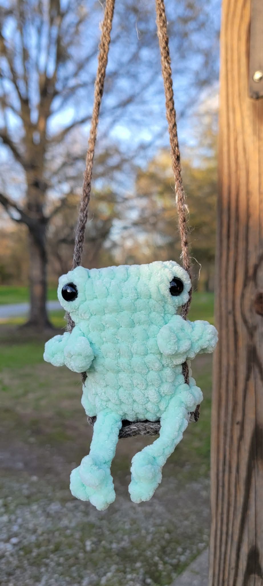 Leggy Swinging Froggy